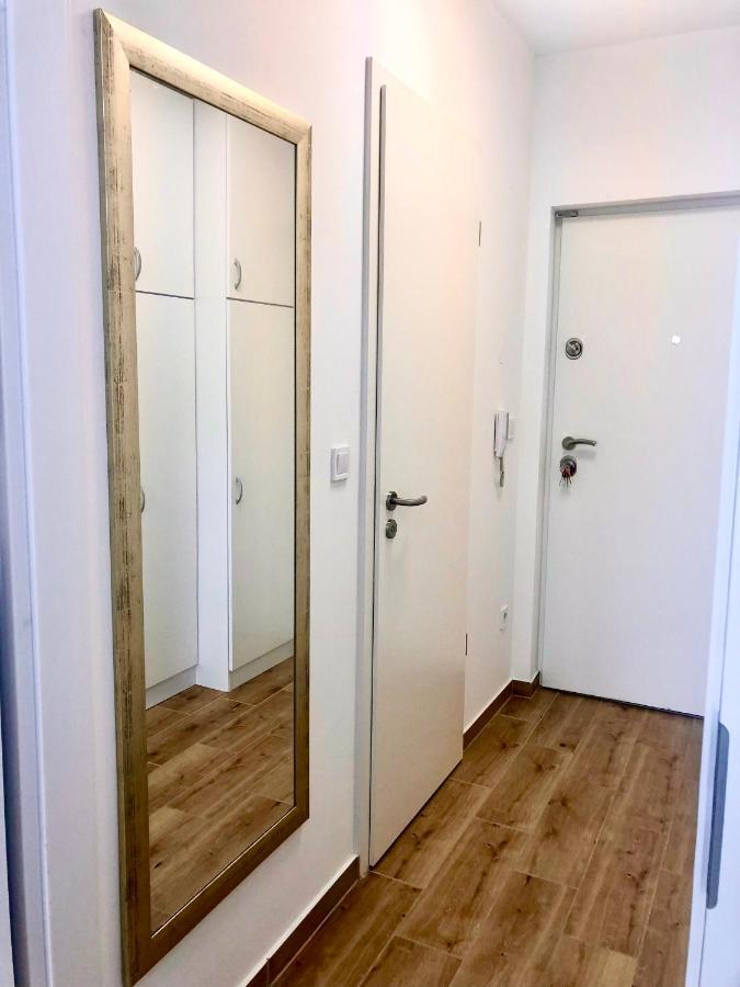 Sweet Home Apartman , 30Sqm Studio, Free Private Parking, Mountain View, Balcony, 20 Min From Downtown Будапешт Экстерьер фото