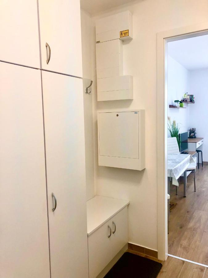 Sweet Home Apartman , 30Sqm Studio, Free Private Parking, Mountain View, Balcony, 20 Min From Downtown Будапешт Экстерьер фото