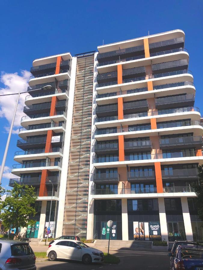 Sweet Home Apartman , 30Sqm Studio, Free Private Parking, Mountain View, Balcony, 20 Min From Downtown Будапешт Экстерьер фото