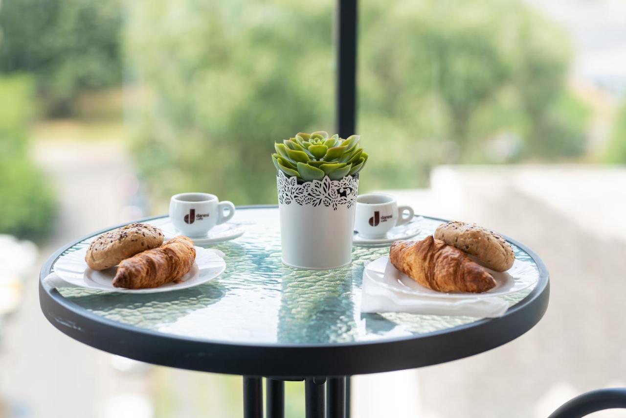 Sweet Home Apartman , 30Sqm Studio, Free Private Parking, Mountain View, Balcony, 20 Min From Downtown Будапешт Экстерьер фото