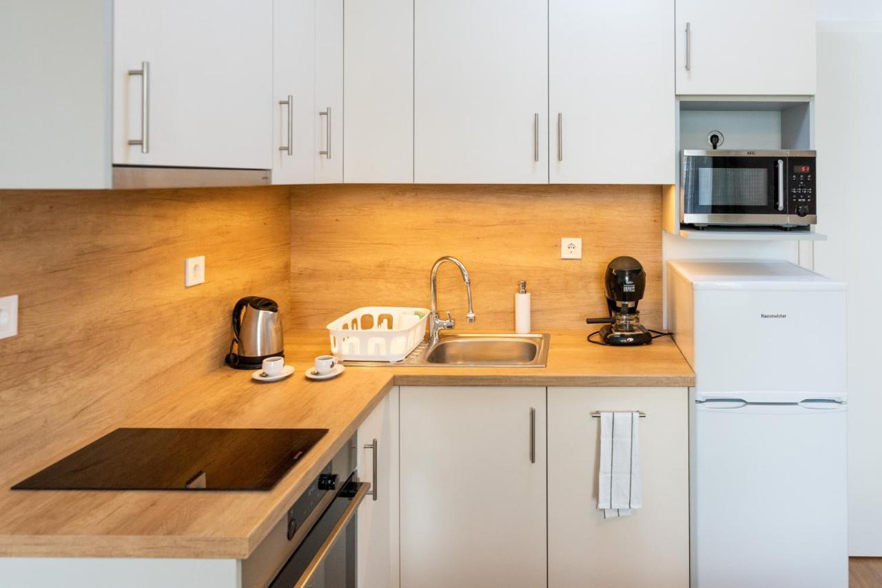 Sweet Home Apartman , 30Sqm Studio, Free Private Parking, Mountain View, Balcony, 20 Min From Downtown Будапешт Экстерьер фото