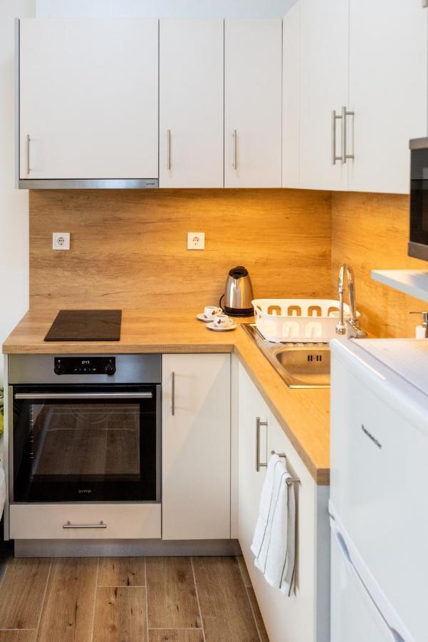 Sweet Home Apartman , 30Sqm Studio, Free Private Parking, Mountain View, Balcony, 20 Min From Downtown Будапешт Экстерьер фото