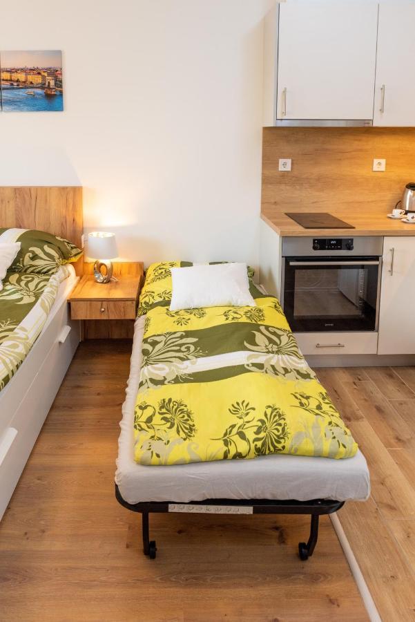 Sweet Home Apartman , 30Sqm Studio, Free Private Parking, Mountain View, Balcony, 20 Min From Downtown Будапешт Экстерьер фото